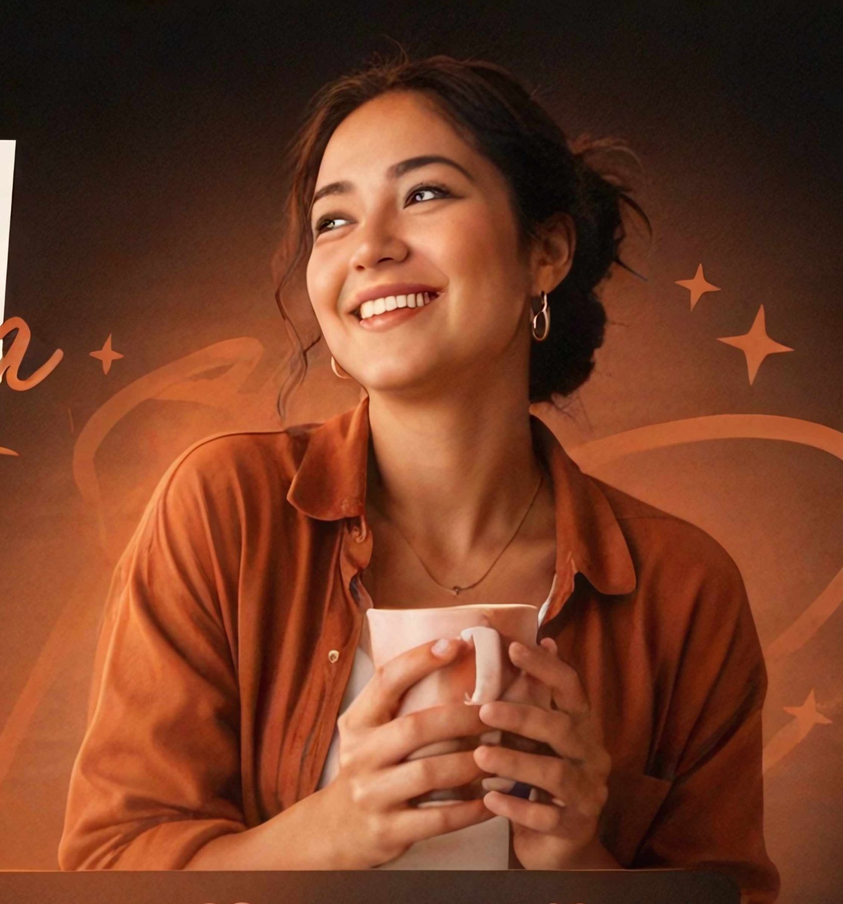 Créatrice souriante au café